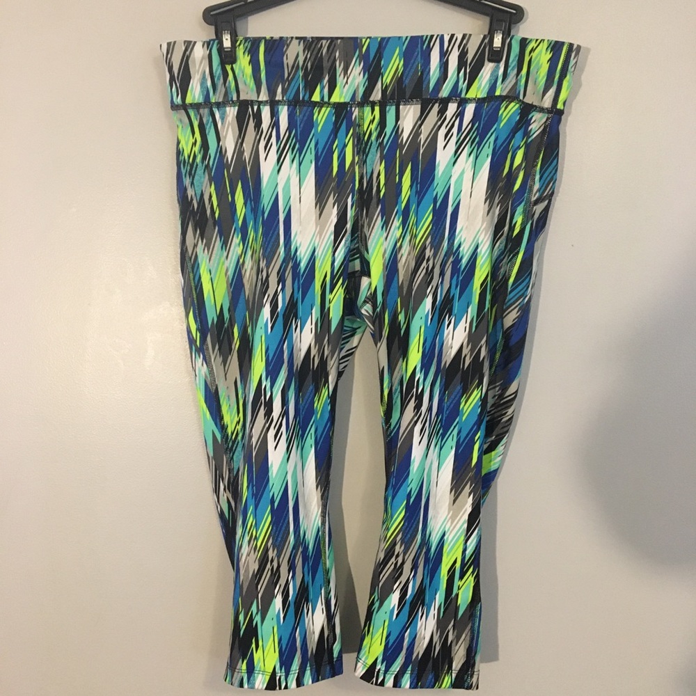 Multicolor Patterned Fitted Crop Workout Leggings